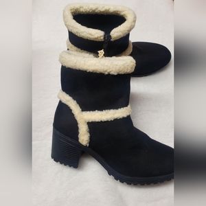 Never worn black heeled boots fur trim